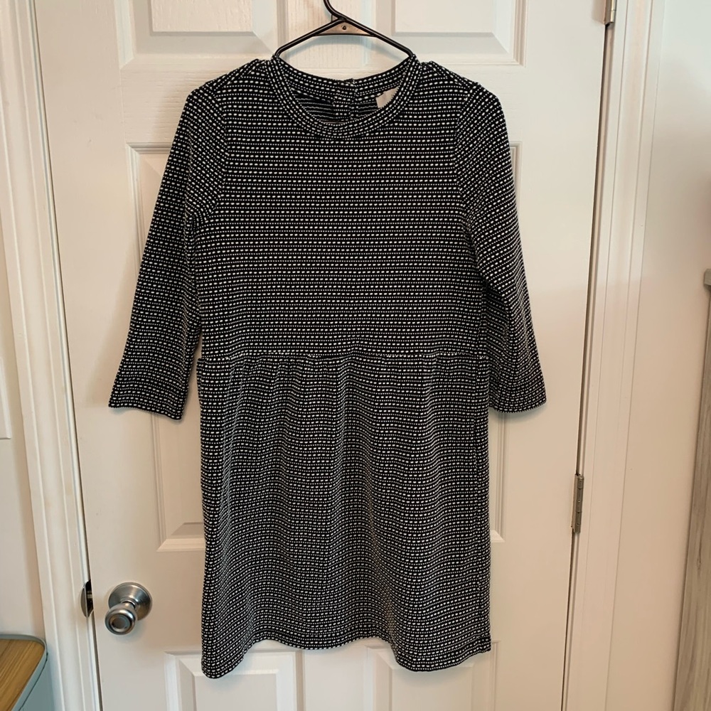 LOFT Black and White Dress with Crew Neck and Cuffed 3/4 Sleeves. Size small